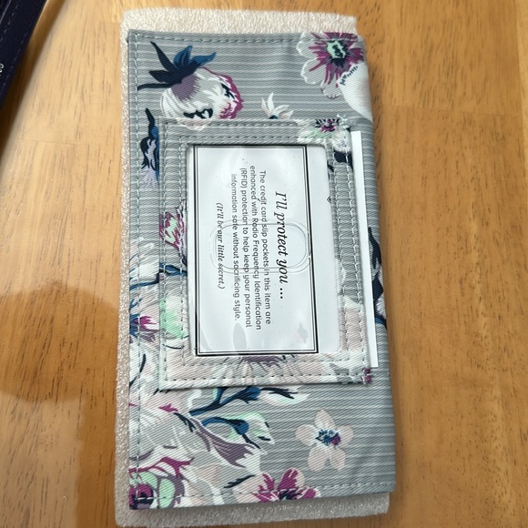 Vera Bradley Crossbody - Picture 2 of 4